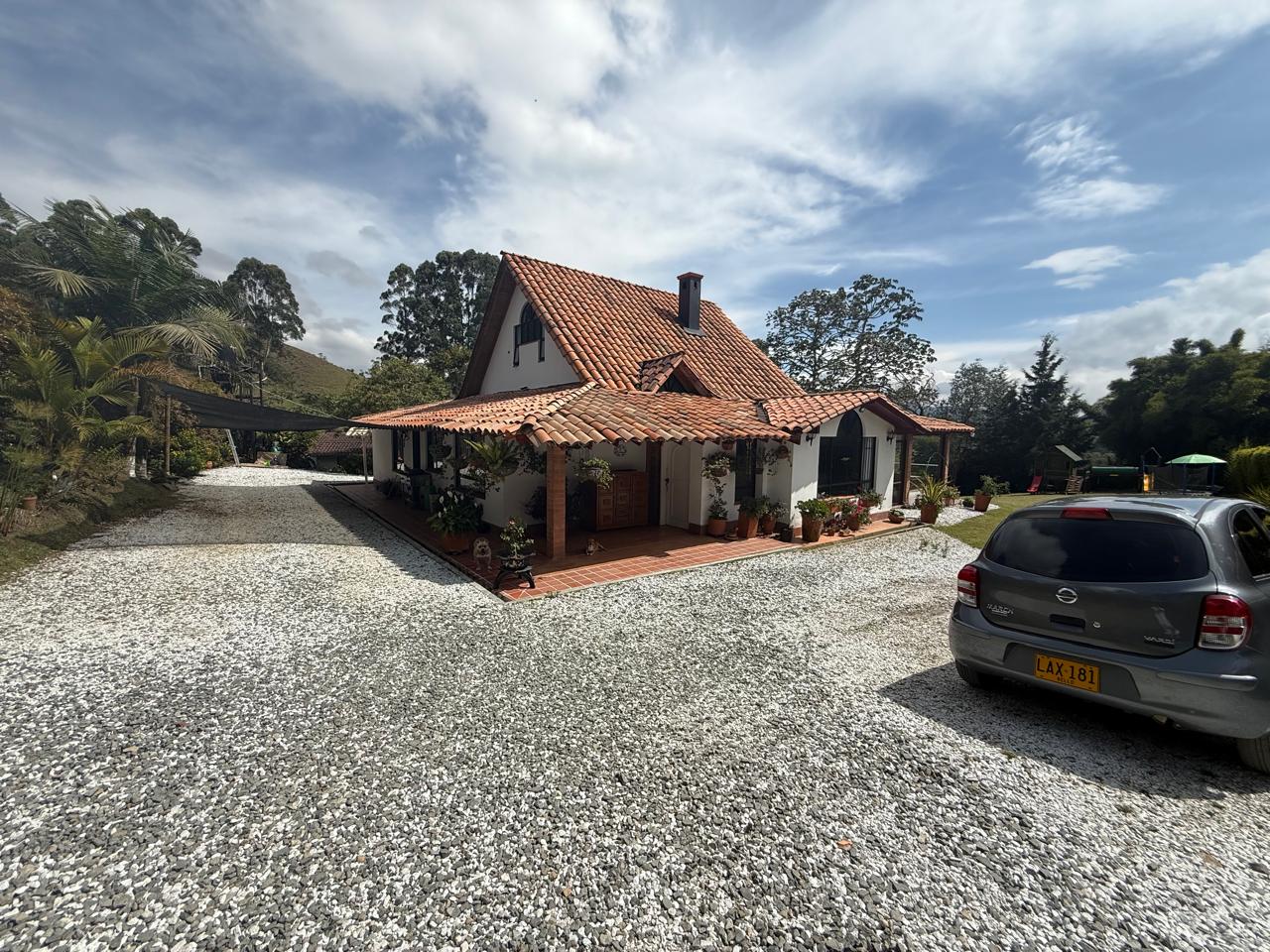 SE ARRIENDA HERMOSA FINCA EN PARAJE SAN RAFAEL – EL RETIRO