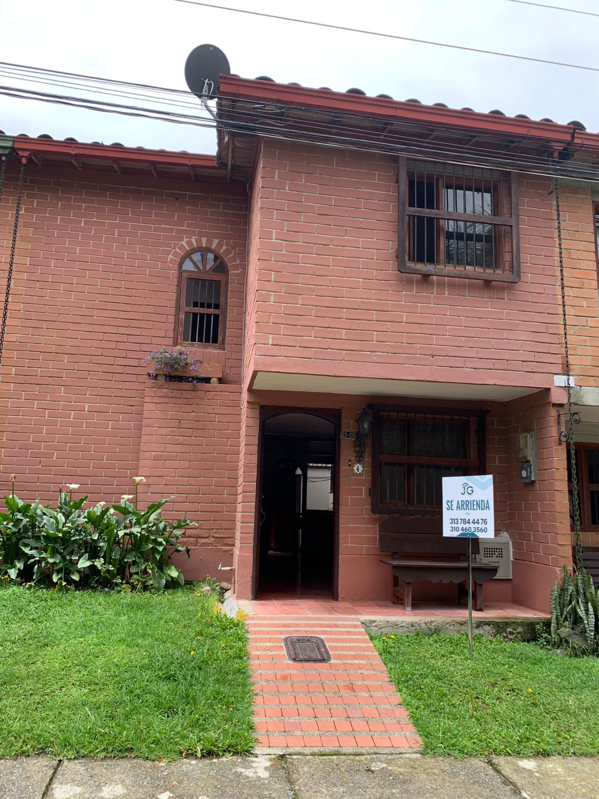 SE ARRIENDA CASA – NUEVO RETIRO