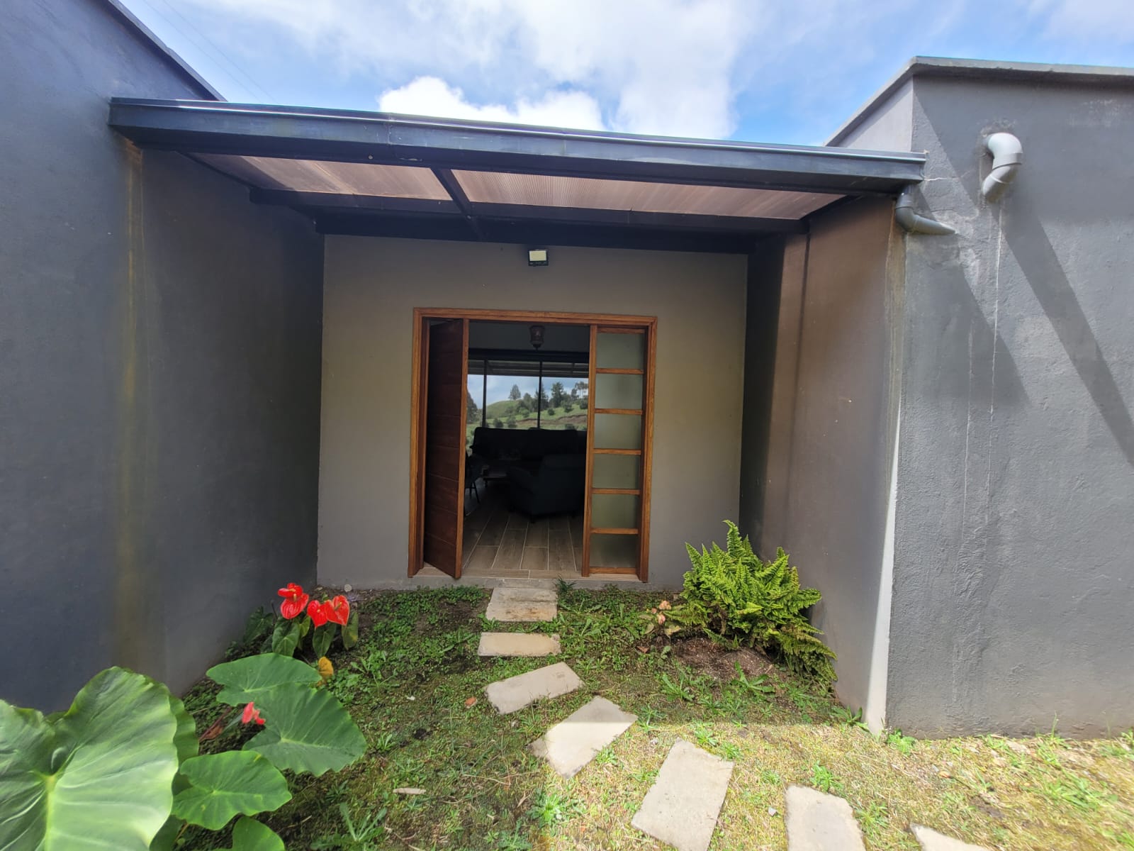 SE ARRIENDA FINCA AMOBLADA – EL RETIRO (Zona Rural)